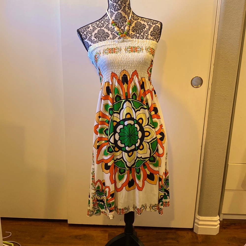 Beautiful sunflower pattern dress. L Cristinalove. White with fall colors